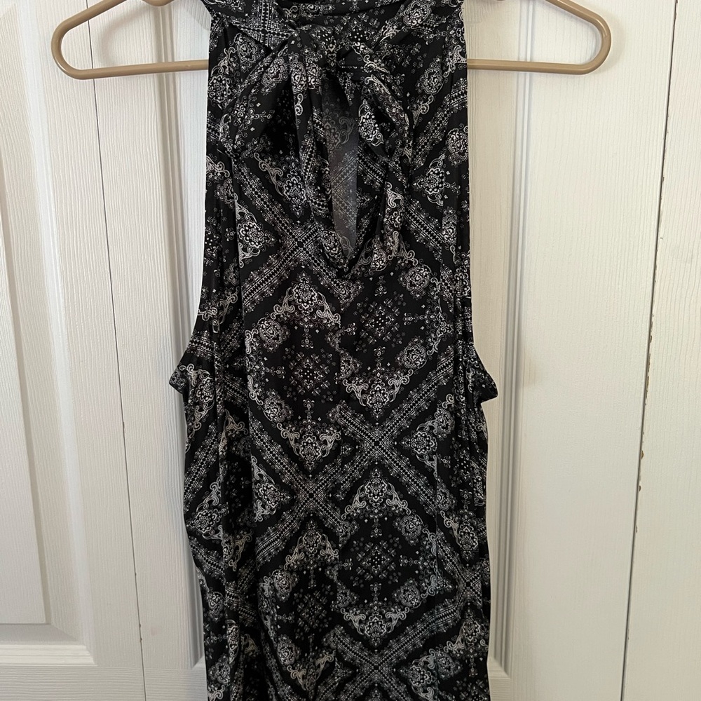 Banana Republic Black and White Patterned Sleeveless Top with tie